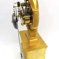 Antico orologio a pendolo Impero in bronzo dorato 19°secolo