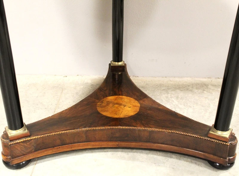 Ancienne table Empire en noyer marqueté 19ème siècle