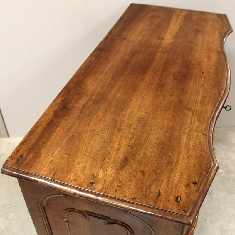 Commode ancienne en noyer 17ème siècle