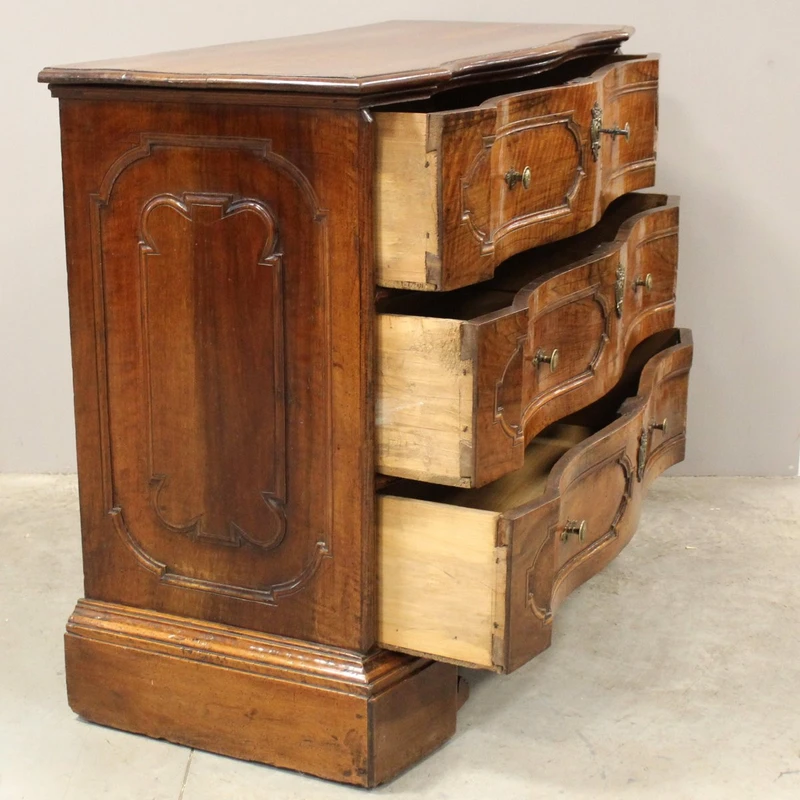 Commode ancienne en noyer 17ème siècle