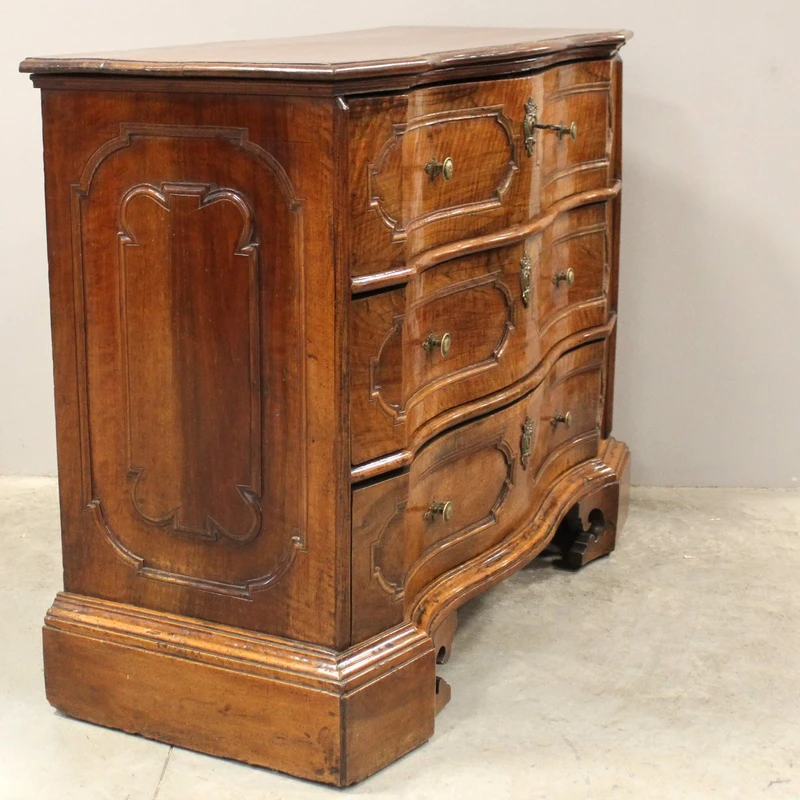 Commode ancienne en noyer 17ème siècle