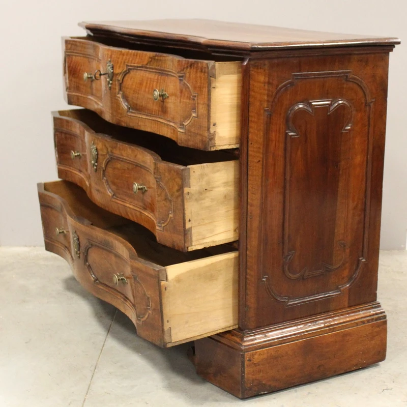 Commode ancienne en noyer 17ème siècle