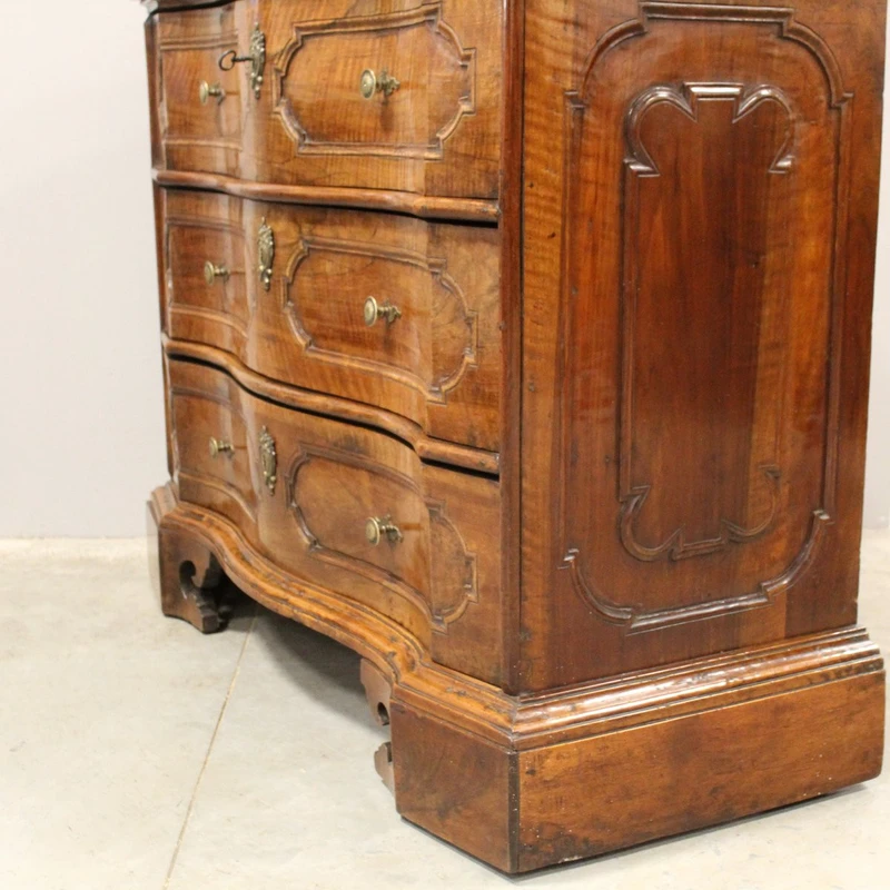 Commode ancienne en noyer 17ème siècle