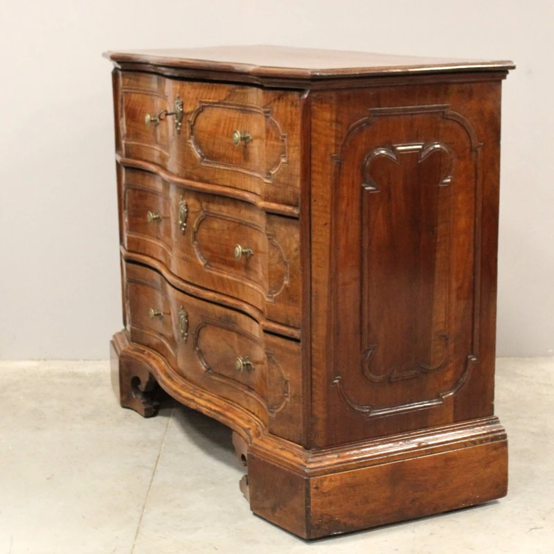 Commode ancienne en noyer 17ème siècle