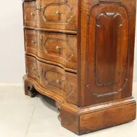 Commode ancienne en noyer 17ème siècle