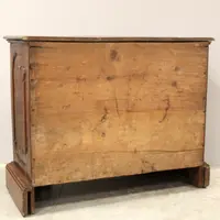 Commode ancienne en noyer 17ème siècle