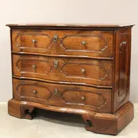 Commode ancienne en noyer 17ème siècle