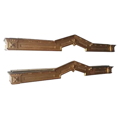 Coppia mantovane in legno dorato XIX secolo