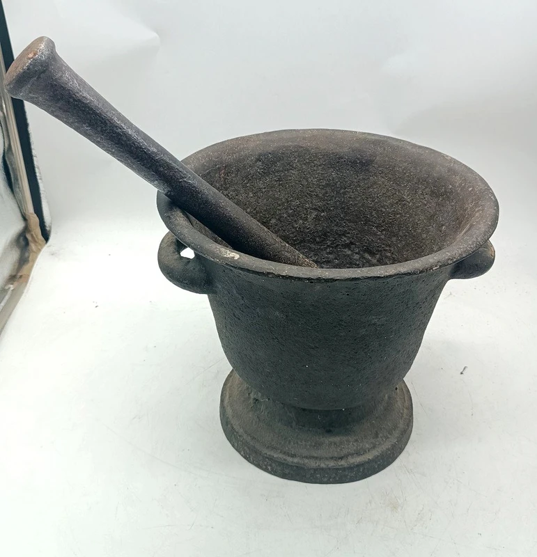 LARGE IRON MORTAR TUSCAN AREA XVIII CENTURY