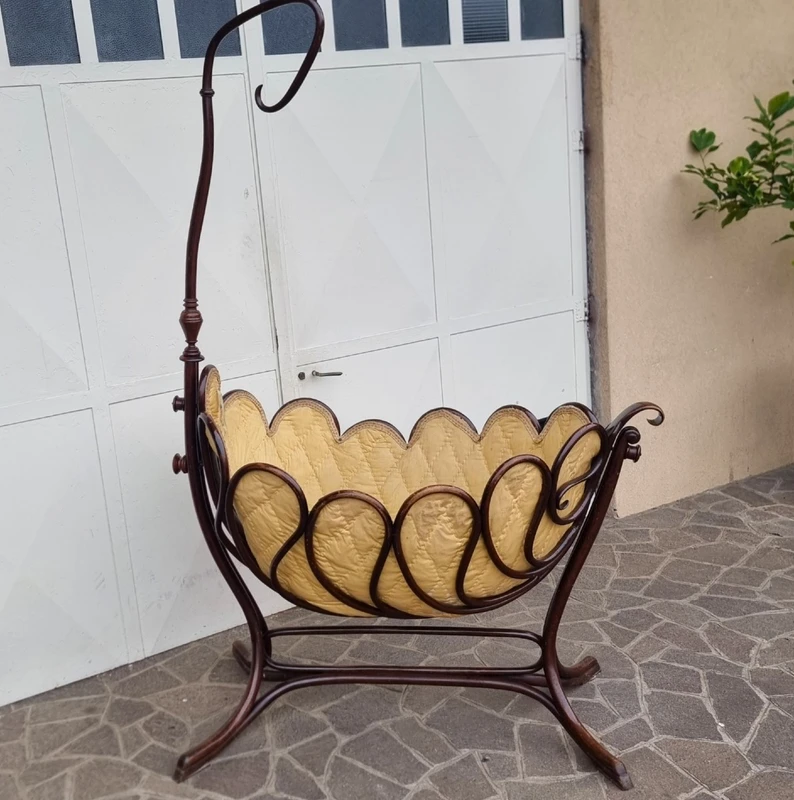 Culla in faggio incurvato Thonet 800