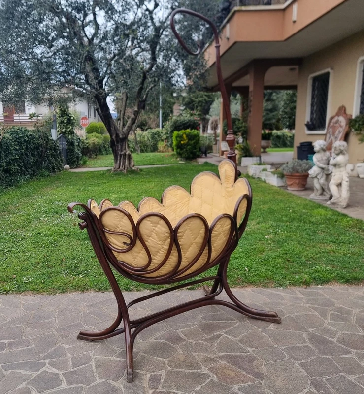 Culla in faggio incurvato Thonet 800