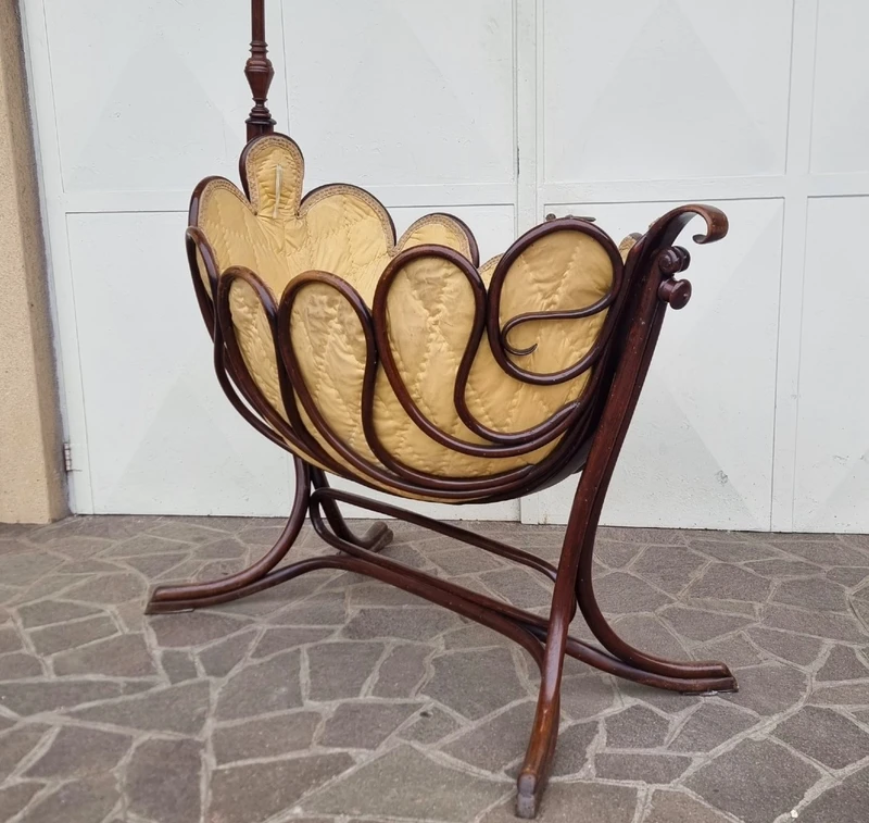 Culla in faggio incurvato Thonet 800