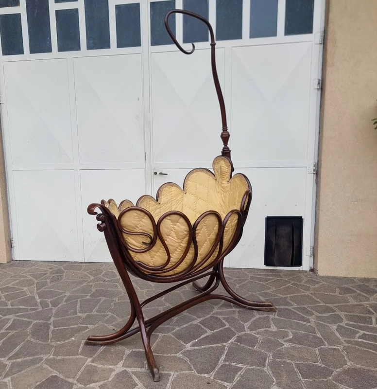 Culla in faggio incurvato Thonet 800