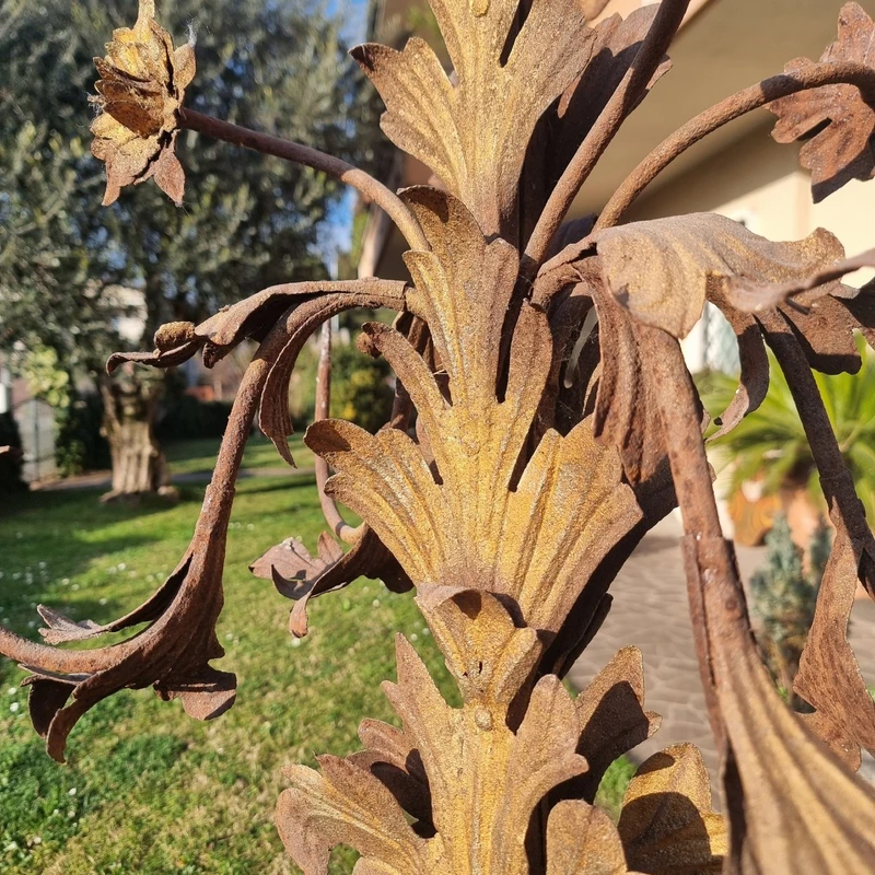 Coppia di candelabri del 1800 in lamierino dorato