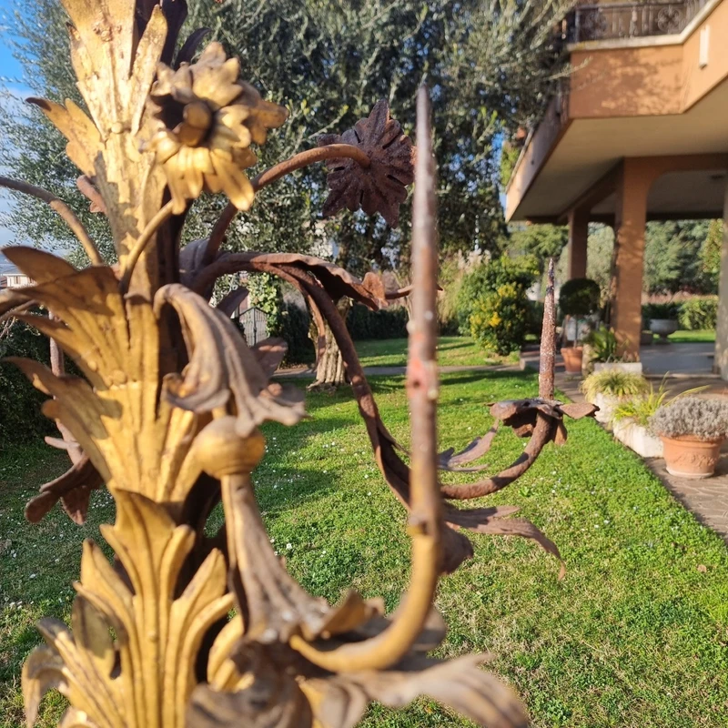 Coppia di candelabri del 1800 in lamierino dorato