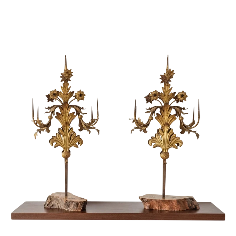 Coppia di candelabri del 1800 in lamierino dorato