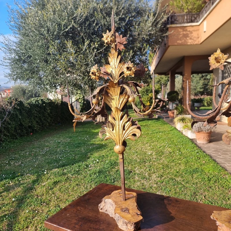 Coppia di candelabri del 1800 in lamierino dorato