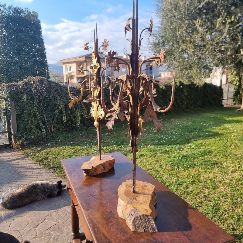 Coppia di candelabri del 1800 in lamierino dorato