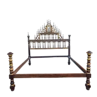 Lit en noyer doré du XVIIe siècle provenant d'un palais noble de Sardaigne