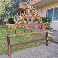 Lit en noyer doré du XVIIe siècle provenant d'un palais noble de Sardaigne