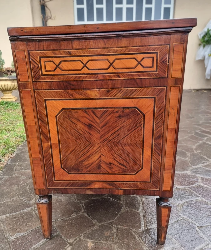 Cassettone Emiliano del ’700 Luigi XVI