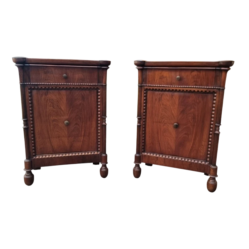 Coppia di Comodini 800 in Noce Lombardi – Eleganza Autentica d’Epoca