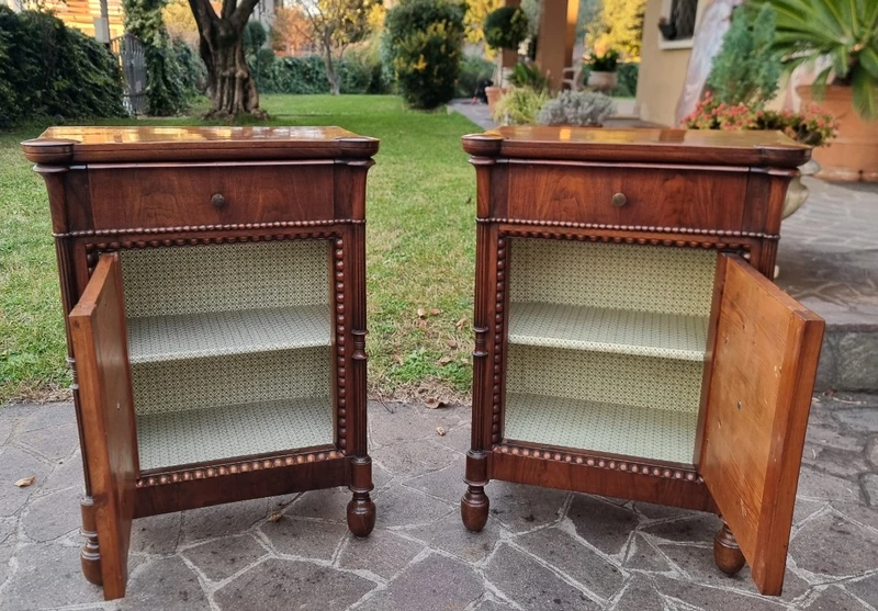 Coppia di Comodini 800 in Noce Lombardi – Eleganza Autentica d’Epoca