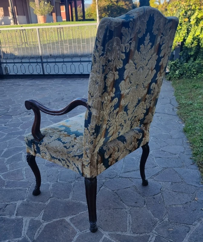 Poltrona in noce del 700 Venezia