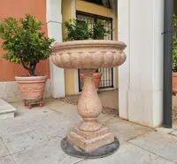 Coppia di acquasantiere del 900 in marmo rosa di Verona