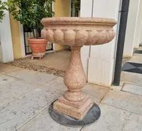 Coppia di acquasantiere del 900 in marmo rosa di Verona