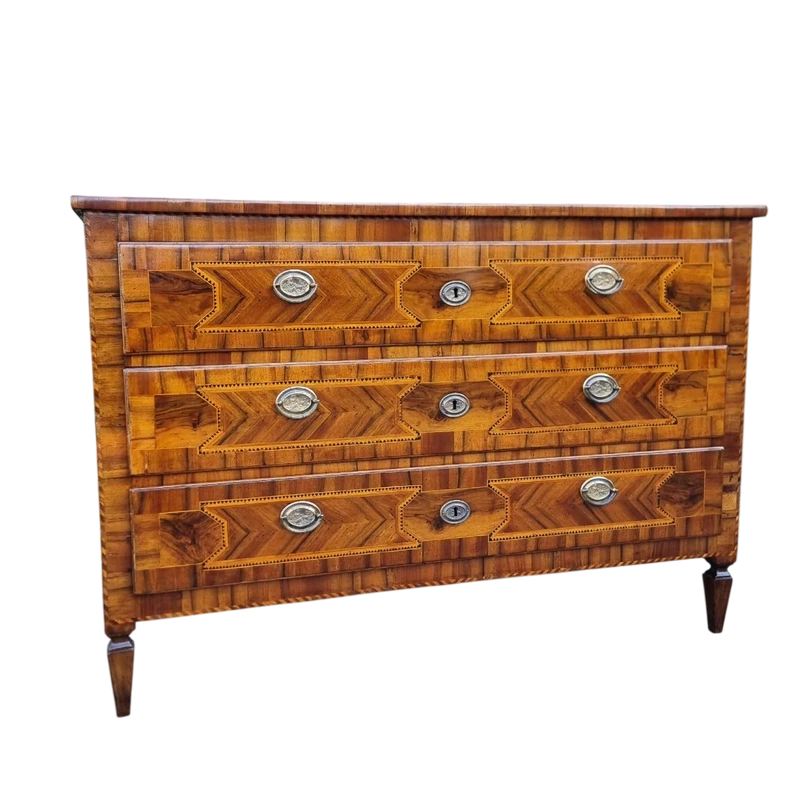 Cassettone Modenese del 700 Luigi XVI in noce con diverse essenze ed intarsi