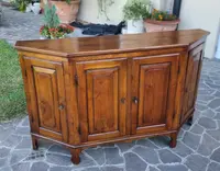 Credenza scantonata del 700 in noce  Veneto