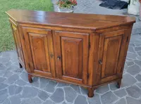 Credenza scantonata del 700 in noce  Veneto