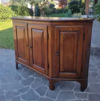 Credenza scantonata del 700 in noce  Veneto