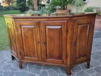 Credenza scantonata del 700 in noce  Veneto
