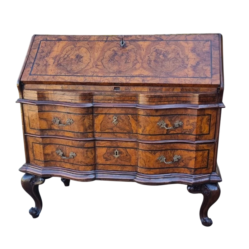 Rabat de Venise Louis XV du XVIIIe siècle à racine de noyer : un chef-d'œuvre d'élégance