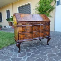 Rabat de Venise Louis XV du XVIIIe siècle à racine de noyer : un chef-d'œuvre d'élégance