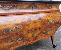 Commode lombarde de style Louis XV de la fin du XIXe siècle