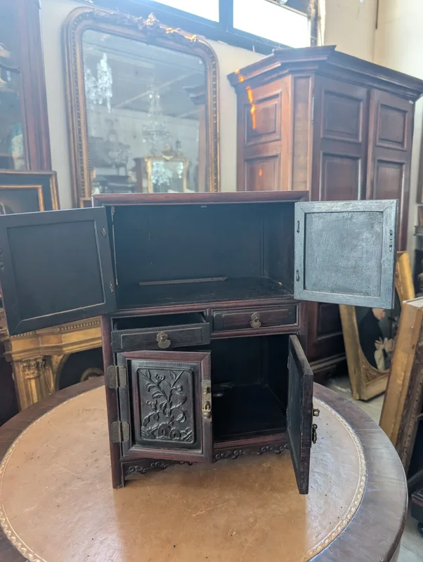 Small Chinese carved wooden cabinet - China, mid-19th century