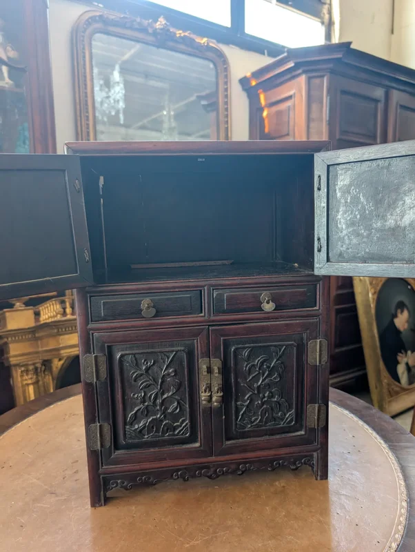 Small Chinese carved wooden cabinet - China, mid-19th century