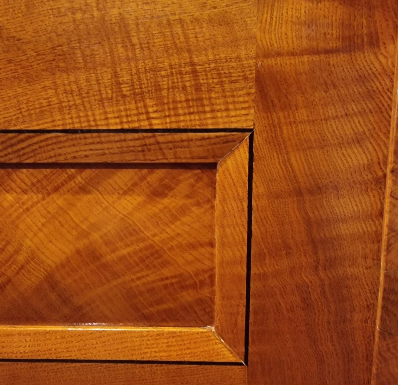 Biedermeier 1820s ash-root cabinet.