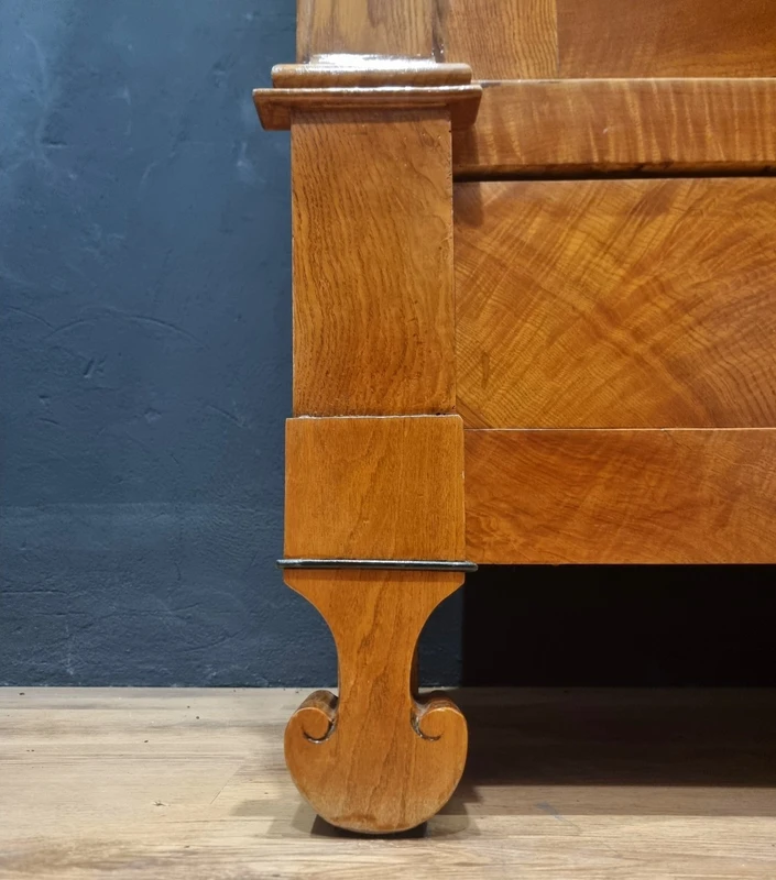 Biedermeier 1820s ash-root cabinet.