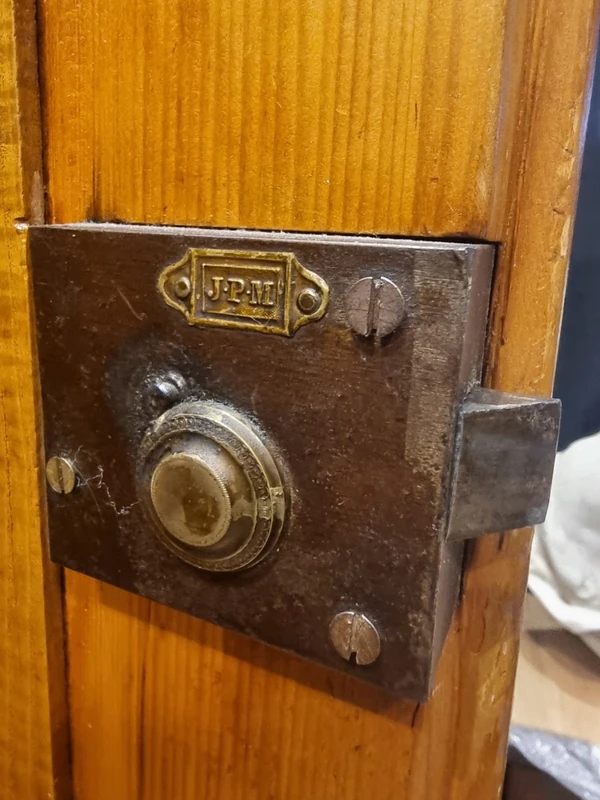 Biedermeier 1820s ash-root cabinet.