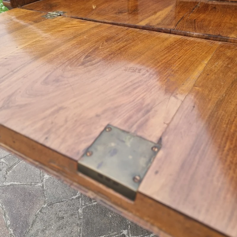 Rabat en noyer et loupe d'orme anglais du 18e siècle