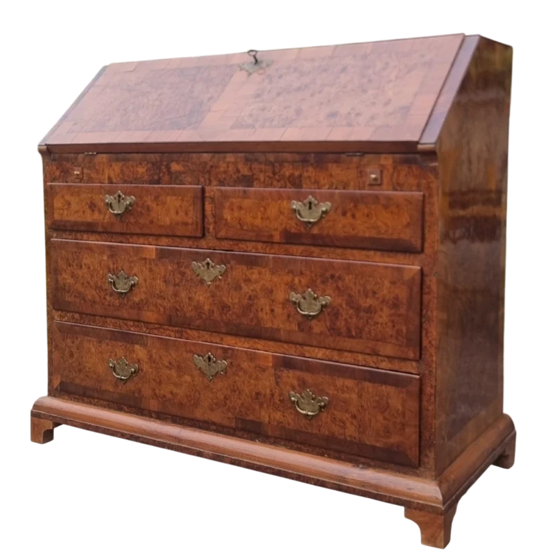 Rabat en noyer et loupe d'orme anglais du 18e siècle