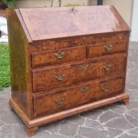 Rabat en noyer et loupe d'orme anglais du 18e siècle