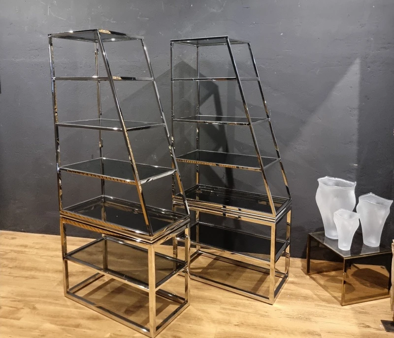 Élégante étagère vintage en acier chromé : style et fonctionnalité