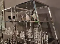 Élégante étagère vintage en acier chromé : style et fonctionnalité