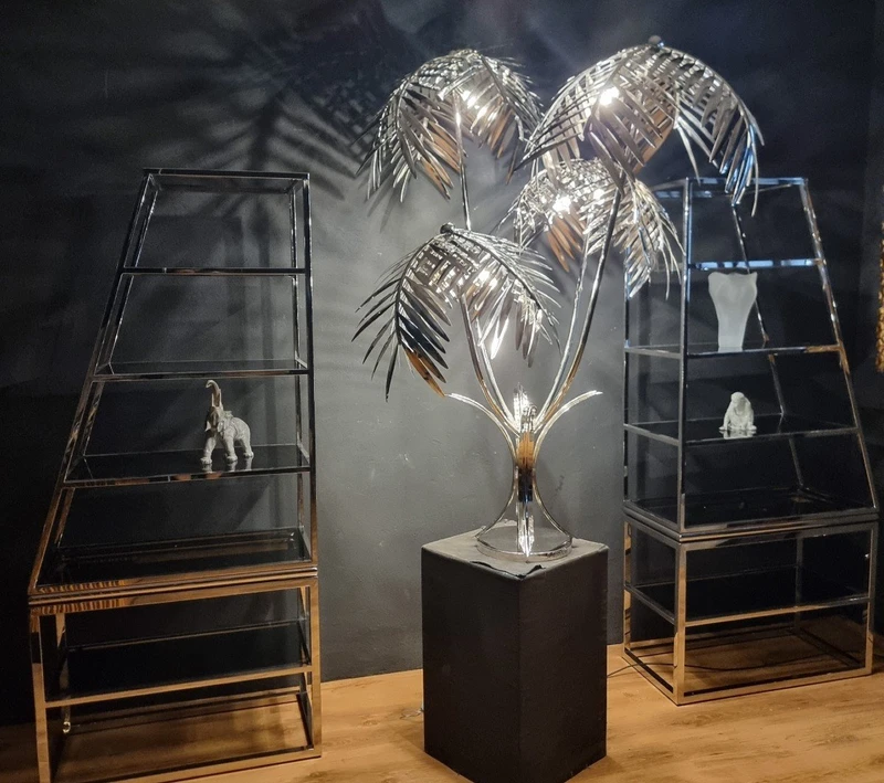 Lampada da Terra Imponente: Il Fascino Vintage della Kenzia in acciaio cromato