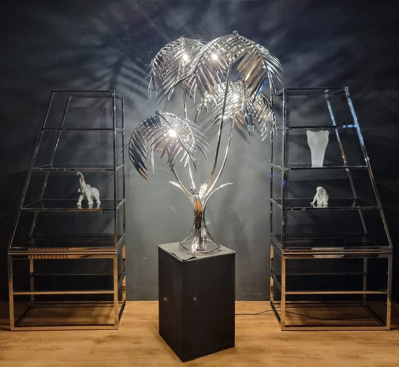 Lampada da Terra Imponente: Il Fascino Vintage della Kenzia in acciaio cromato